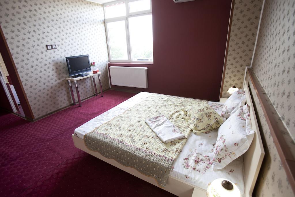 Hotel La Gil Bucarest Extérieur photo