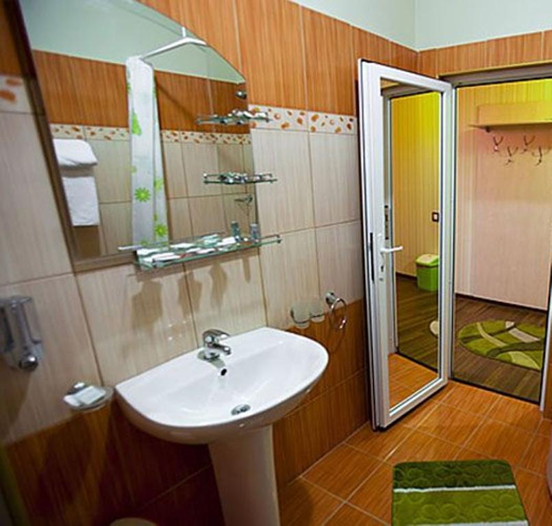 Hotel La Gil Bucarest Extérieur photo
