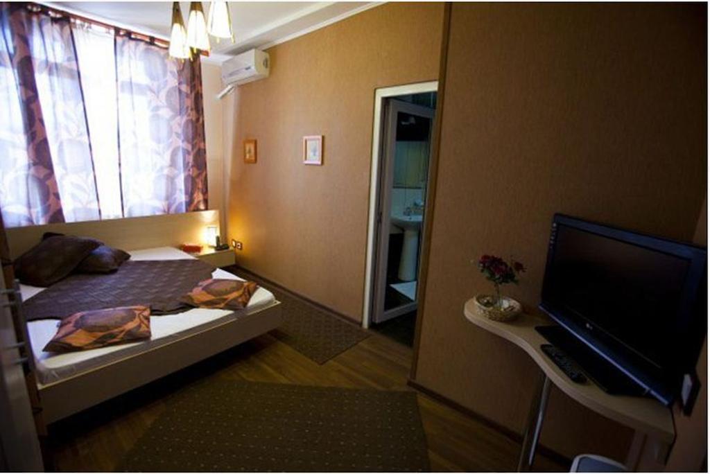 Hotel La Gil Bucarest Extérieur photo